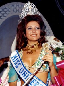 Miss_Universe_1971_Georgina_Rizk_2014-04-28_17-30