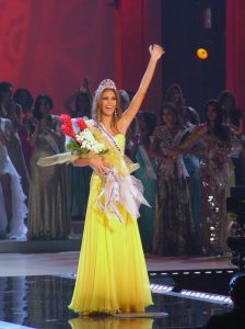 Miss_Universe_2008,_Dayana_Mendoza